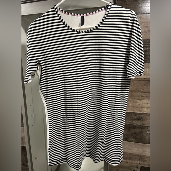 LULULEMON women’s short sleeve top - Picture 3 of 6